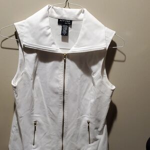 Attyre White Zip-Up Vest with Pockets